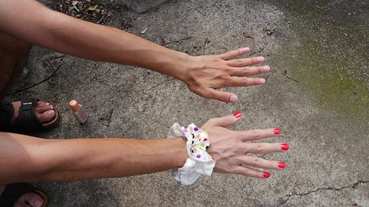 Как сделать так, чтобы все подумали что у тебя есть девушка Как сделать,все подумали,что есть девушка, накрашенные ногти, азиат, парень