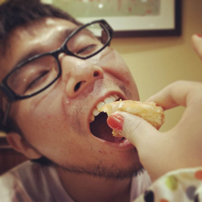 Как сделать так, чтобы все подумали что у тебя есть девушка Как сделать,все подумали,что есть девушка, накрашенные ногти, азиат, парень