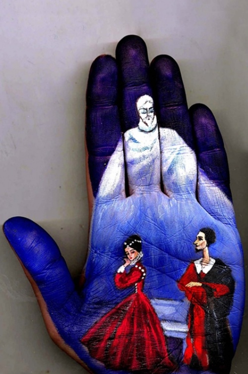 Любимые сказки, изображённые на ладонях