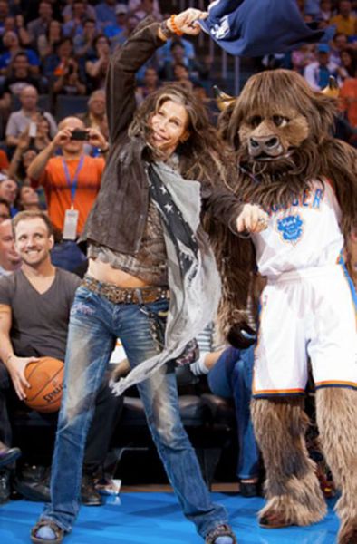 Стивен Тайлер,Aerosmith, превращается, в старую, женщину