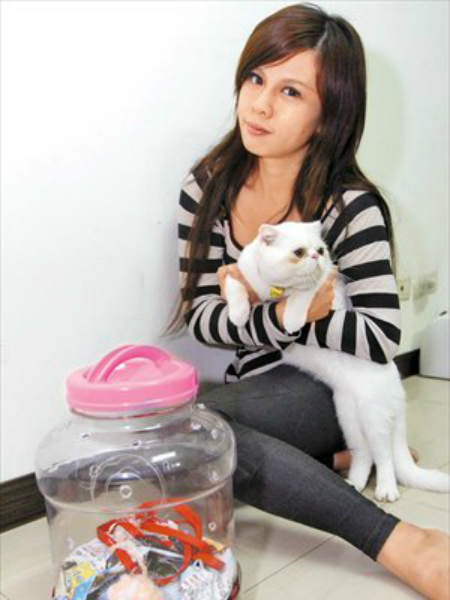 кошка в банке,Тайваньская студентка, срок,жестокое обращение с кошкой, Kiki Lin