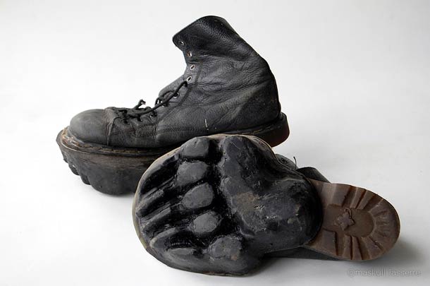 Обувь, оставляющая, следы, животных, медведя, шлепки, на песке, на снегу