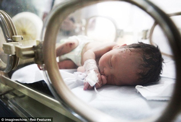 Мать смыла новорожденного малыша в унитаз Мать, смыла, ребенка в унитаз, Китае , малыш 59 , туалет