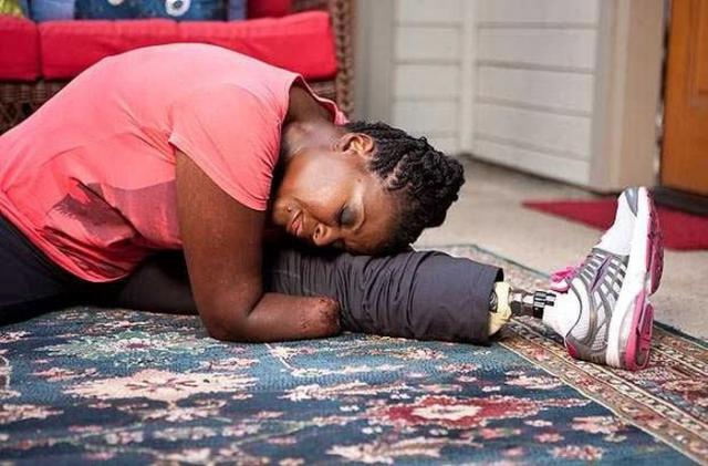 apryl michelle brown, Эйприл Мишель Браун, инвалид, силикон