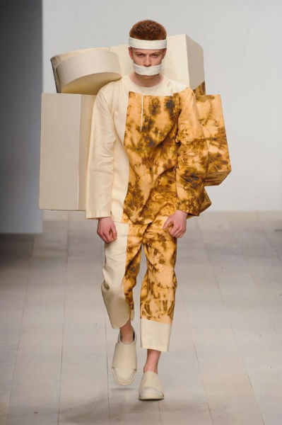 Сумасшедшая мода от дизайнеров с больной фантазией и их бедные модели Сумасшедшая мода, бедные модели, экстравагантные показы