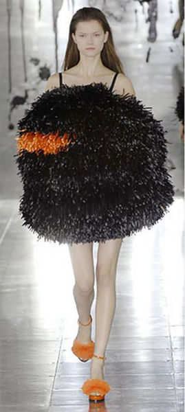 Сумасшедшая мода от дизайнеров с больной фантазией и их бедные модели Сумасшедшая мода, бедные модели, экстравагантные показы