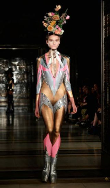 Сумасшедшая мода от дизайнеров с больной фантазией и их бедные модели Сумасшедшая мода, бедные модели, экстравагантные показы