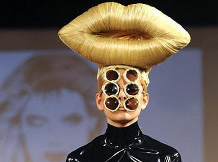 Сумасшедшая мода от дизайнеров с больной фантазией и их бедные модели Сумасшедшая мода, бедные модели, экстравагантные показы