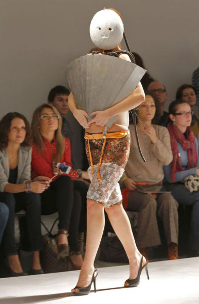 Сумасшедшая мода от дизайнеров с больной фантазией и их бедные модели Сумасшедшая мода, бедные модели, экстравагантные показы