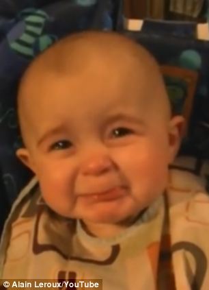 Пение мам,ы растрогало,ребенка, малыша, до слез