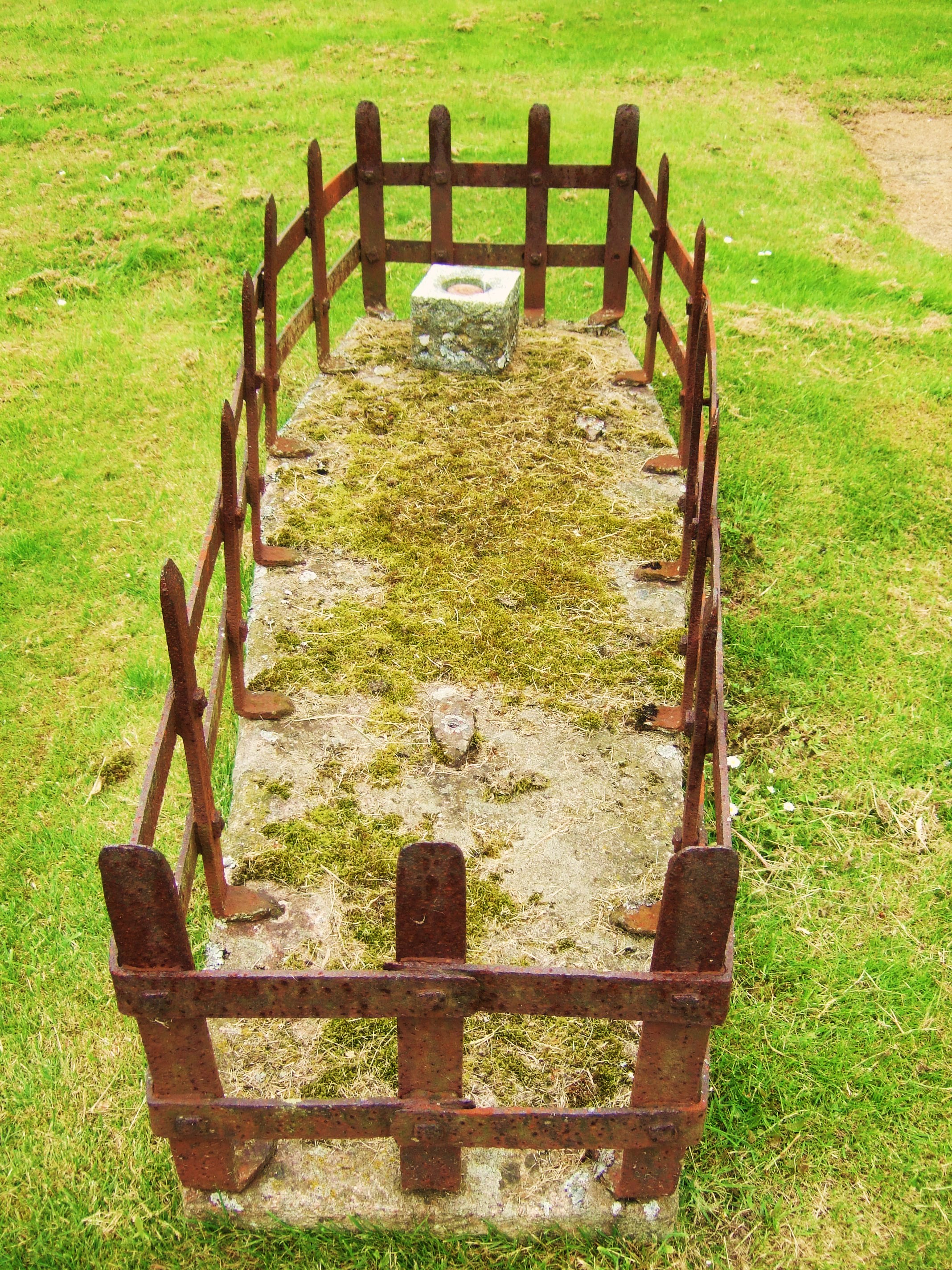 Mortsafe - защита могил от студентов-медиков в Шотландии Mortsafe, защита, могил,от студентов-медиков, Шотландия