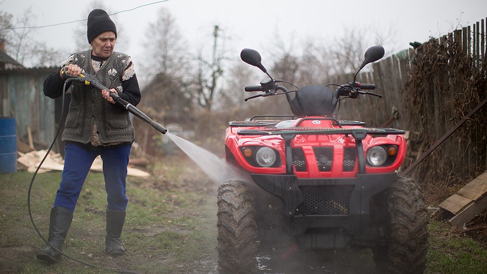 Анна Петухова - самый необычный почтальон калужской области Анна Петухова, квадроцикл, почтальон, калужская область