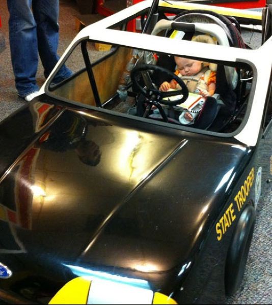 ребёнок, развлекательный центр, спит