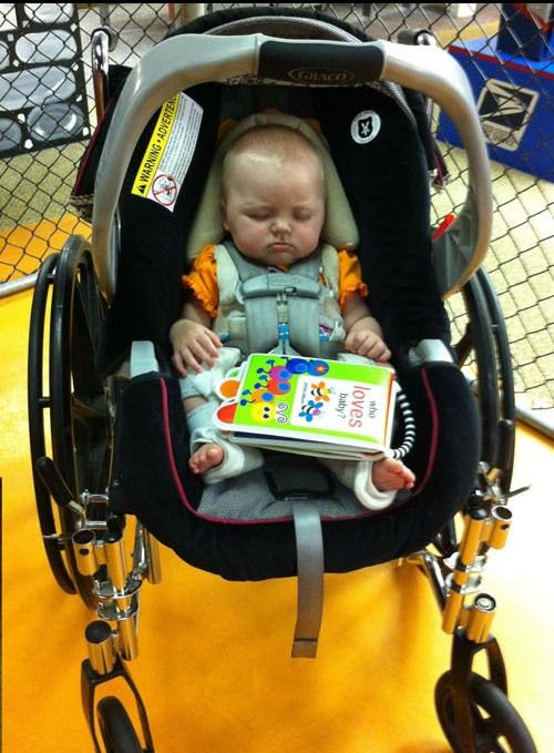 ребёнок, развлекательный центр, спит