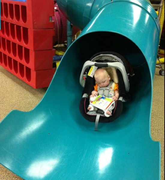 ребёнок, развлекательный центр, спит