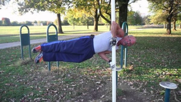 Из старика, спортсмен, воркаут, качок, спорт, турникмен