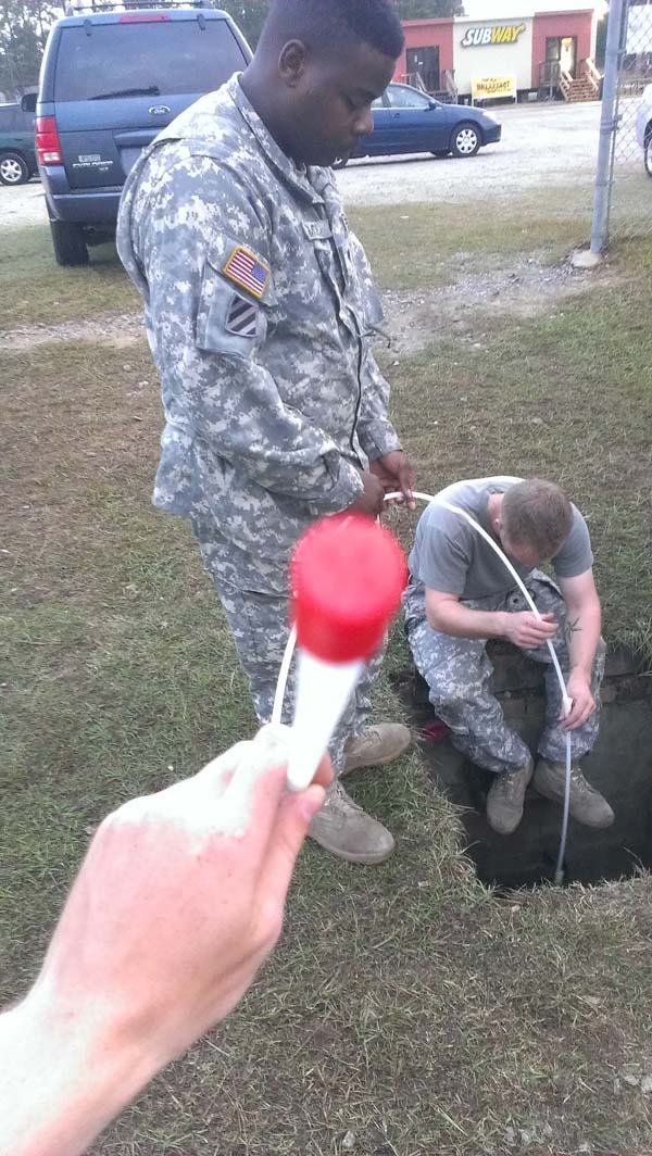 Американские, солдаты, спасли, котенка ,из подземной, сливной трубы