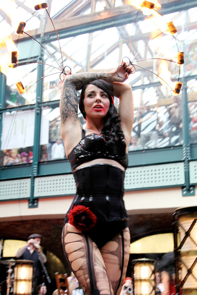 Татуированные девушки, международная, тату-конвенция,Лондон, мужчины, татуировки, фестиваль