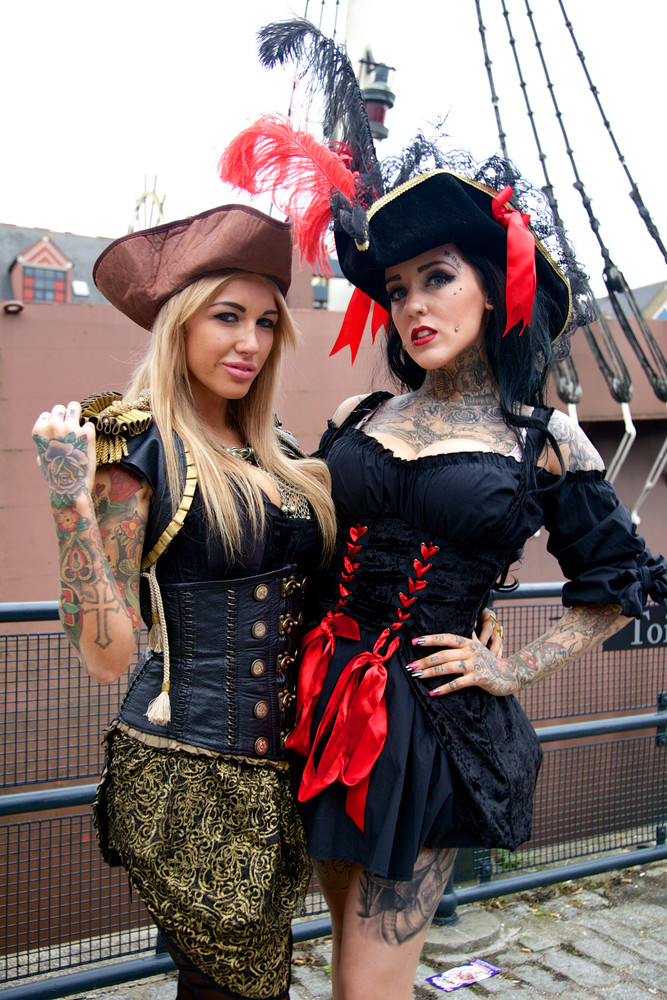 Татуированные девушки, международная, тату-конвенция,Лондон, мужчины, татуировки, фестиваль