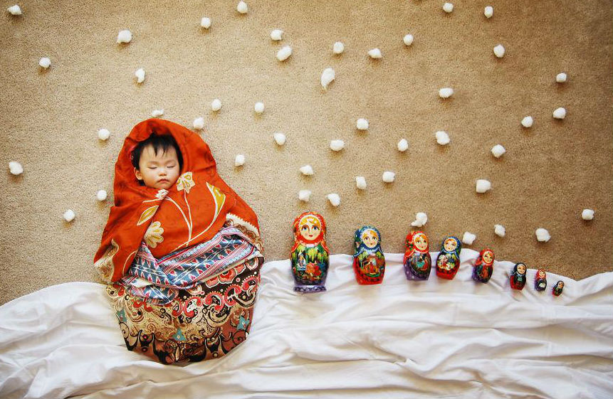 Затейливая мама превращает спящего малыша в героя сказок мама,креатив, спящий ребёнок, сказка, Queenie Liao, «Венгенн в стране чудес»