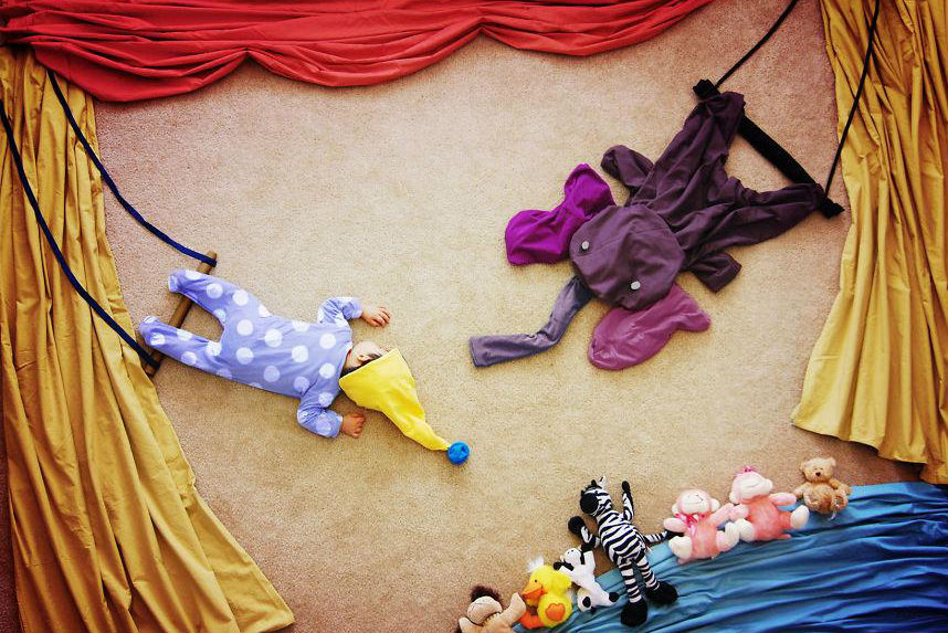 Затейливая мама превращает спящего малыша в героя сказок мама,креатив, спящий ребёнок, сказка, Queenie Liao, «Венгенн в стране чудес»