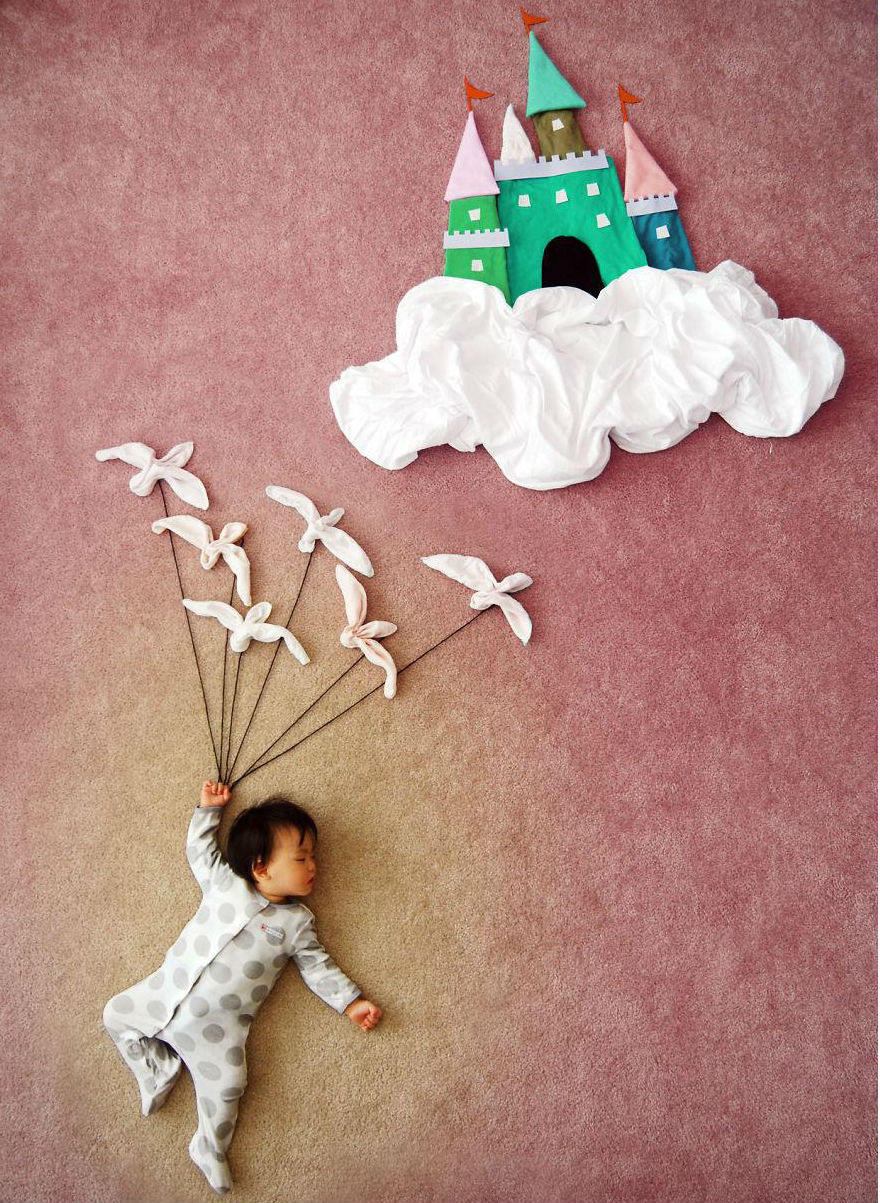 Затейливая мама превращает спящего малыша в героя сказок мама,креатив, спящий ребёнок, сказка, Queenie Liao, «Венгенн в стране чудес»