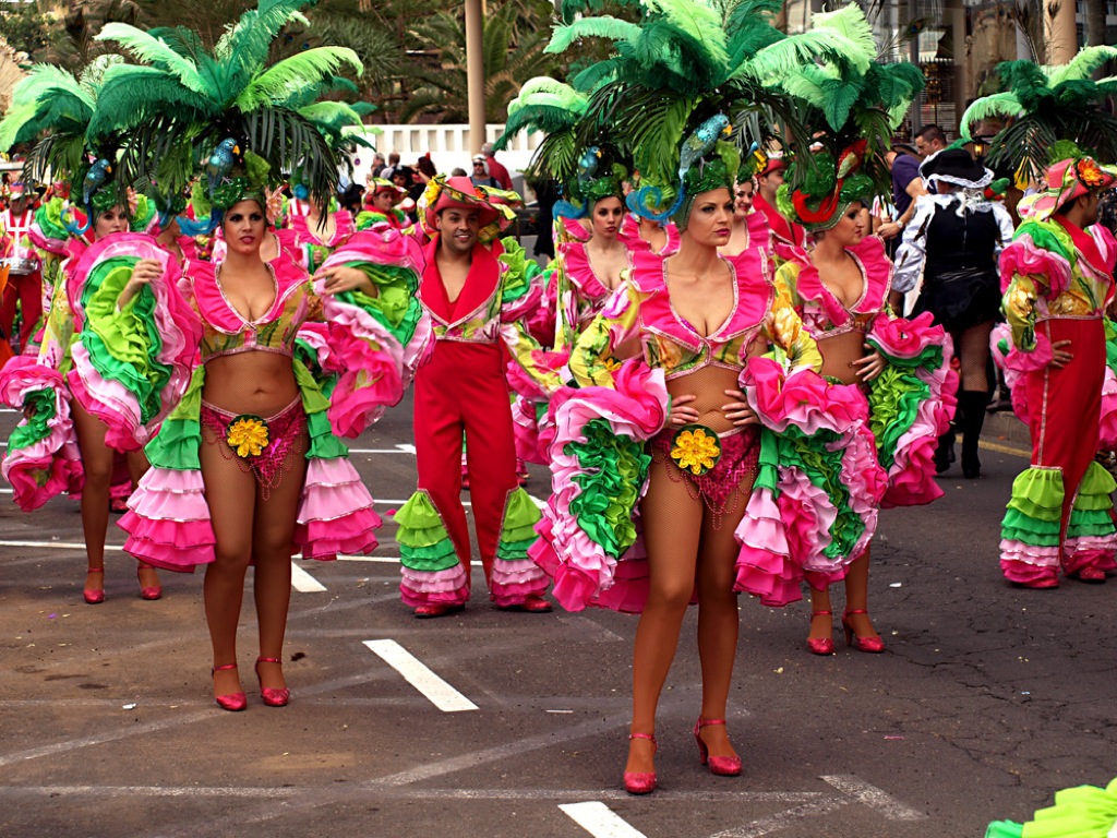 Какие самые популярные праздники. Национальный костюм Бразилии. Необычные праздники. Национальный костюм Бразилии женский.