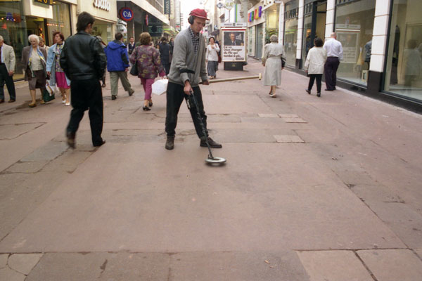 Художник Джулиан Биверс,Julian Beevers, 3d картины на улицах, нашел золото посреди города