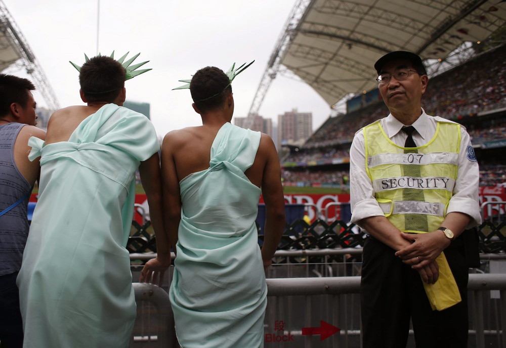 фанаты регби-7 Гонконг, чемпионат по регби-7 в Гонконге, отборочный турнир, сумасшедшие костюмы
