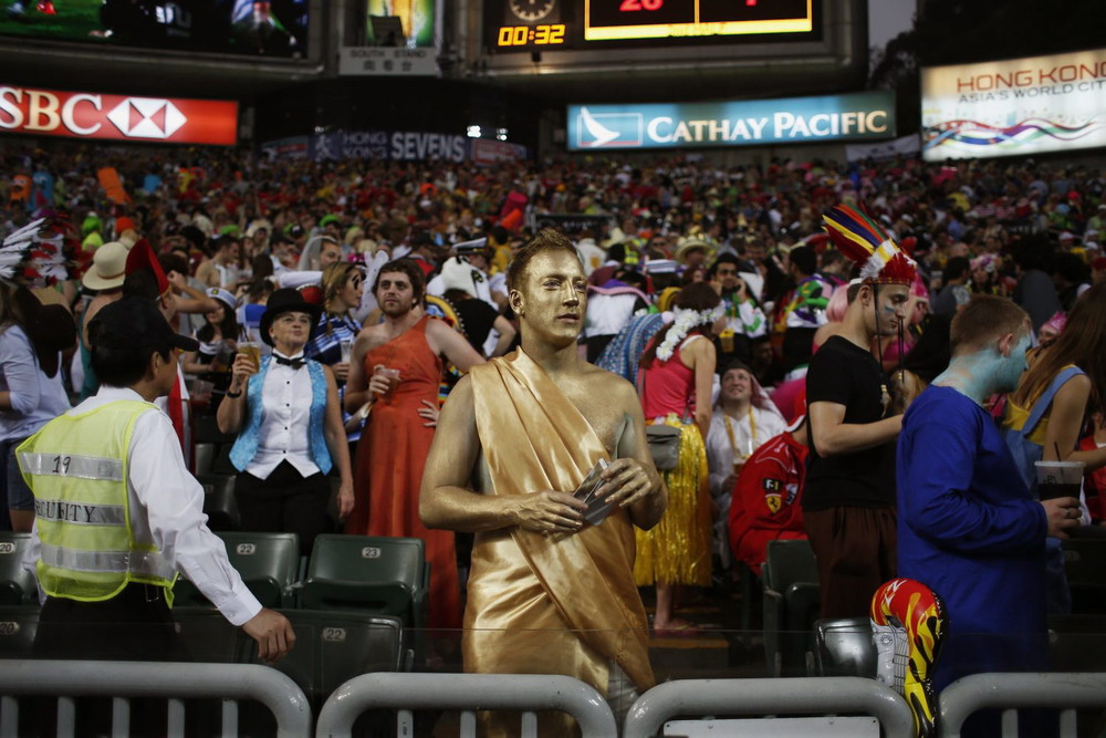 фанаты регби-7 Гонконг, чемпионат по регби-7 в Гонконге, отборочный турнир, сумасшедшие костюмы