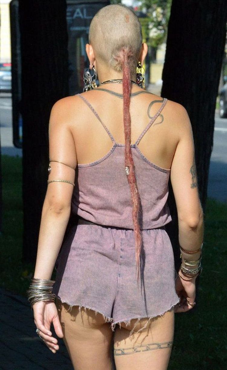 Горе-модники на улицах города, фрики