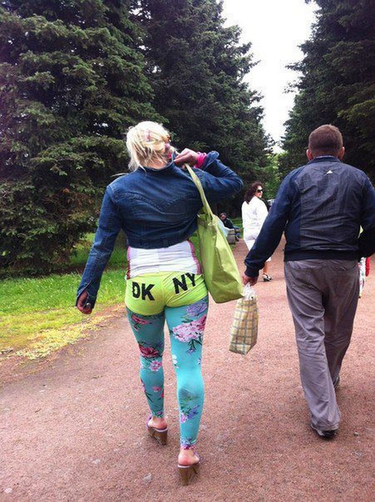 Горе-модники на улицах города, фрики