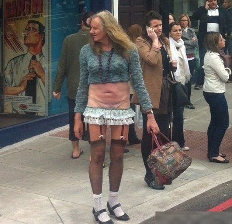 Горе-модники на улицах города, фрики