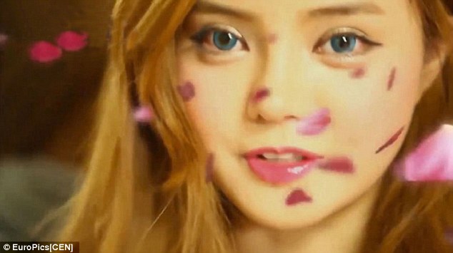 С помощью пластических операций кореянка превратила себя в копию Миранды Керр кореянка копия Миранды Керр, Хонг Ю Рем Hong Yuh Reum