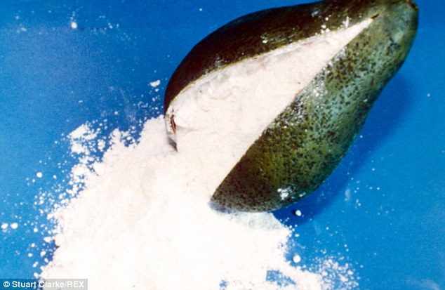 хитрости наркоторговцев, уловки перевезти наркотики через границу, таможня спрятанные наркотики