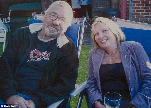 Вдова превратила прах своего покойного мужа в дорогостоящий бриллиант Glynis Barnett husband ashes gem, алмаз бриллиант прах мужа, Вдова превратила прах мужа в бриллиант