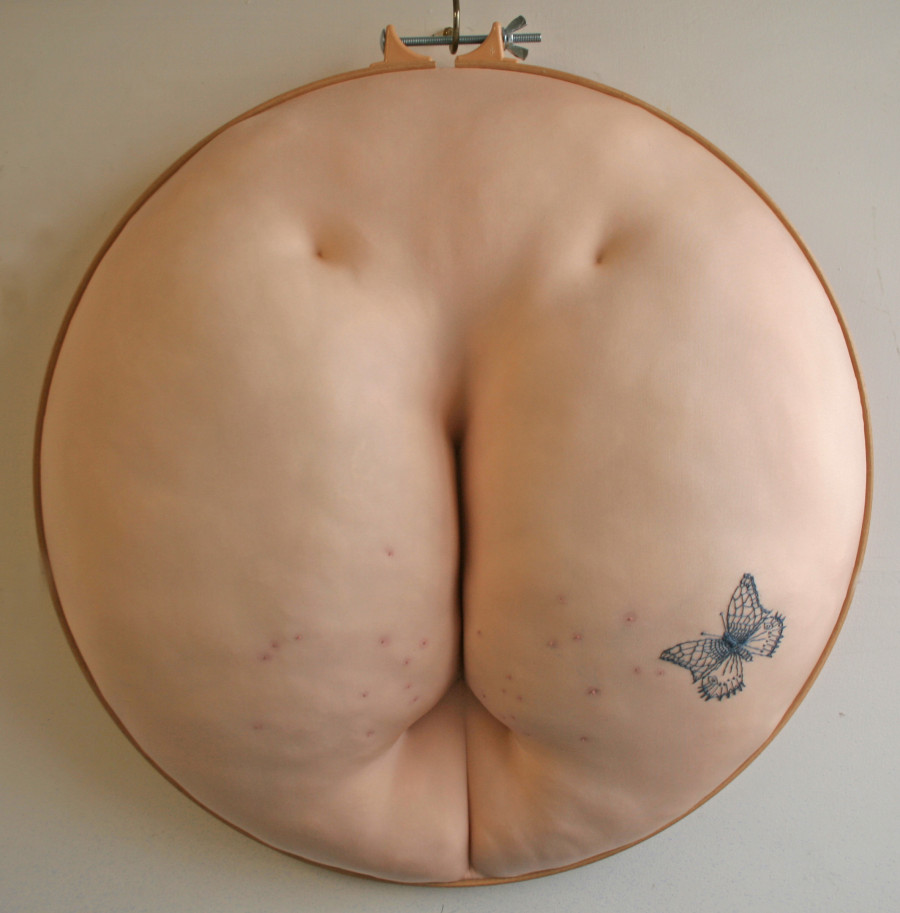 Салли Хеветт, Sally Hewett, Художница вышивает волосатые соски, растяжки, целлюлит 