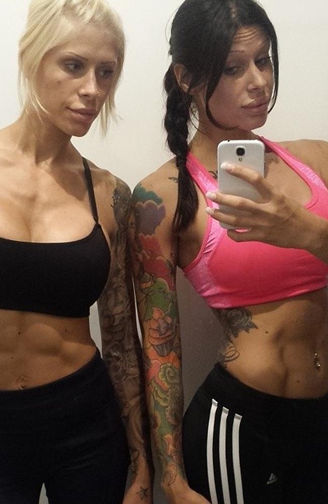 Emma and Sara Koponen, близняшки Сара и Эмма Копонен, близнецы пластические операции 