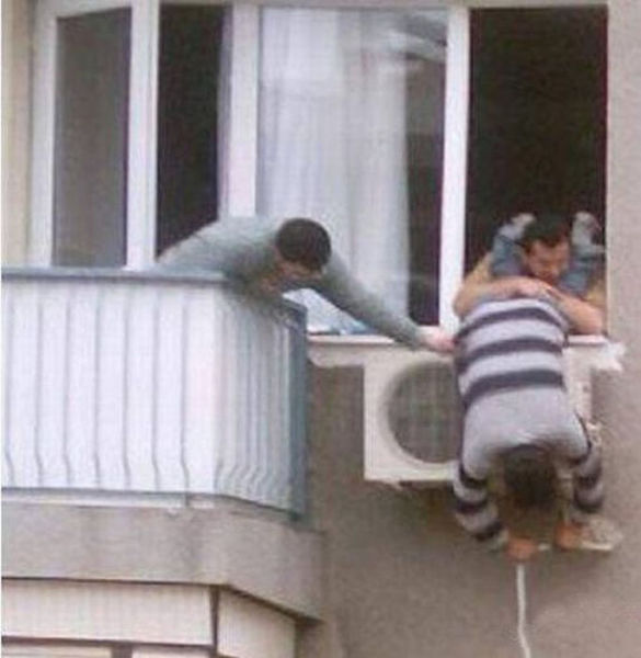 Слабоумие и отвага, техника безопасности  