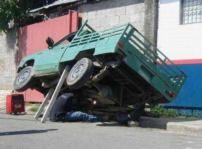 Слабоумие и отвага, техника безопасности  