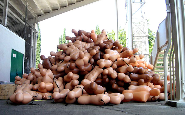 Обман, замена, кино, съемки фильма, вместо, массовка, манекены, куклы