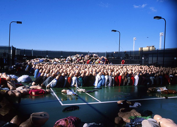 Обман, замена, кино, съемки фильма, вместо, массовка, манекены, куклы