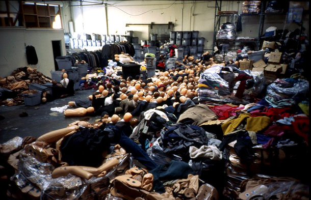 Обман, замена, кино, съемки фильма, вместо, массовка, манекены, куклы