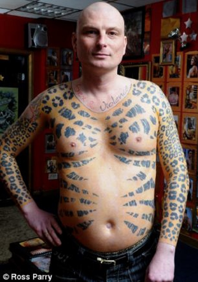 Мужчина-ягуар выставил на продажу собственную кожу, мужчина продвёт свою кожу, Artur Mrozowski