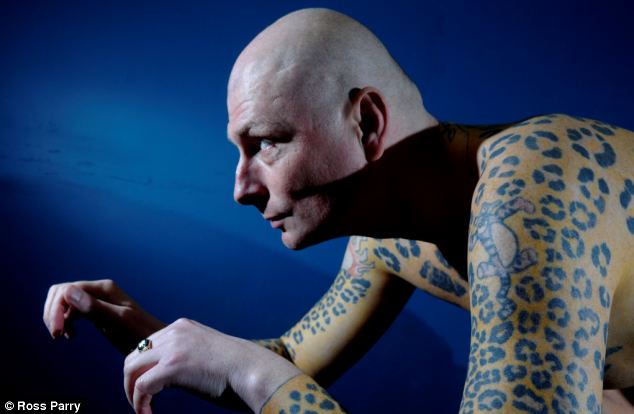 Мужчина-ягуар выставил на продажу собственную кожу, мужчина продвёт свою кожу, Artur Mrozowski