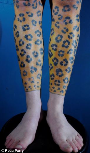 Мужчина-ягуар выставил на продажу собственную кожу, мужчина продвёт свою кожу, Artur Mrozowski