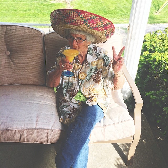 бабушка-хиппи, 86-летняя Бадди Уинкл, Baddie Winkle, звезда Инстаграм