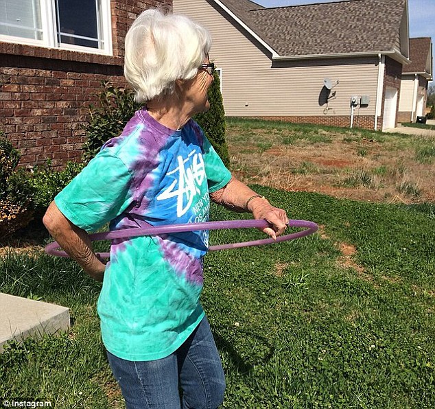 бабушка-хиппи, 86-летняя Бадди Уинкл, Baddie Winkle, звезда Инстаграм