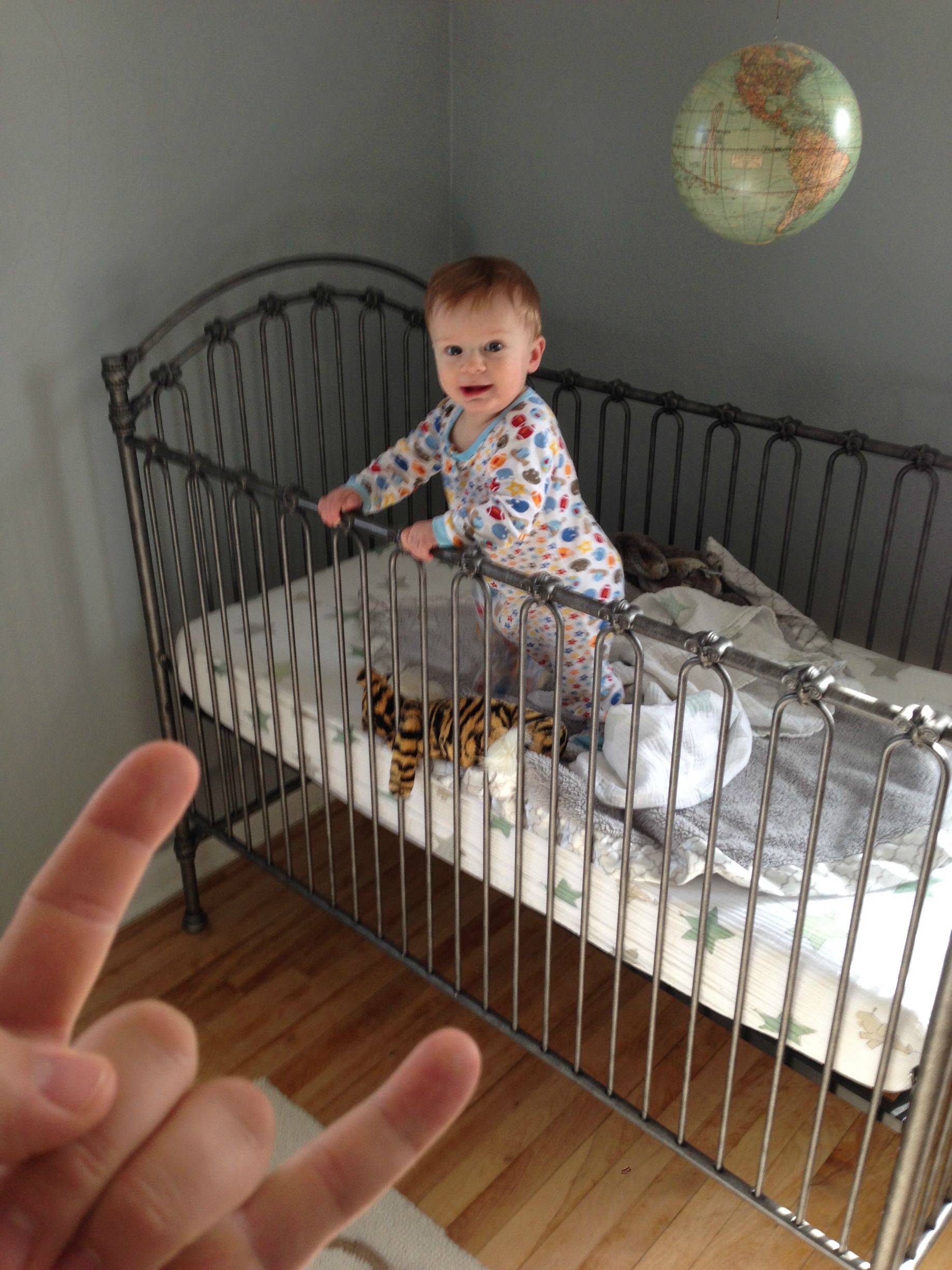 Папа металлист, фотограф Брайан Реда, Brian Reda, рок жест коза, ребенок возле медведя