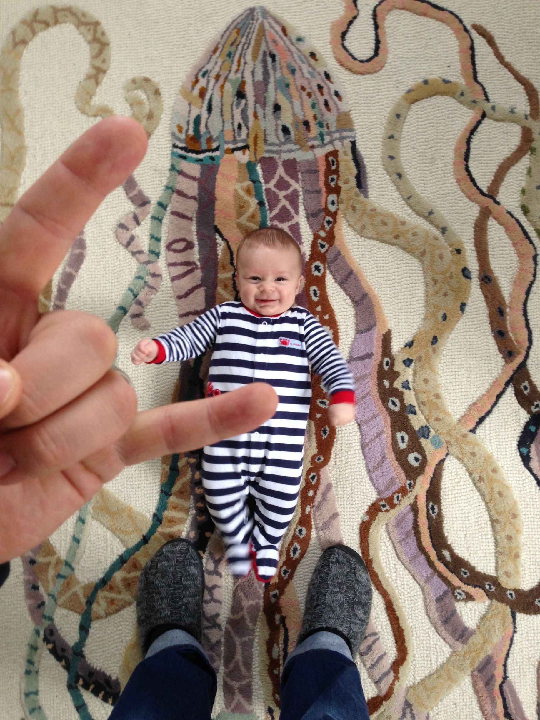 Папа металлист, фотограф Брайан Реда, Brian Reda, рок жест коза, ребенок возле медведя